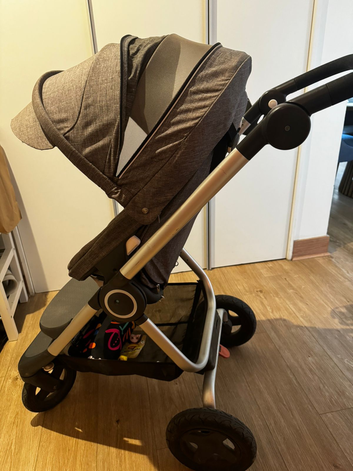 (COD:BB13886) COCHE PASE0 STOKKE SCOOT V2 - Imagen 4