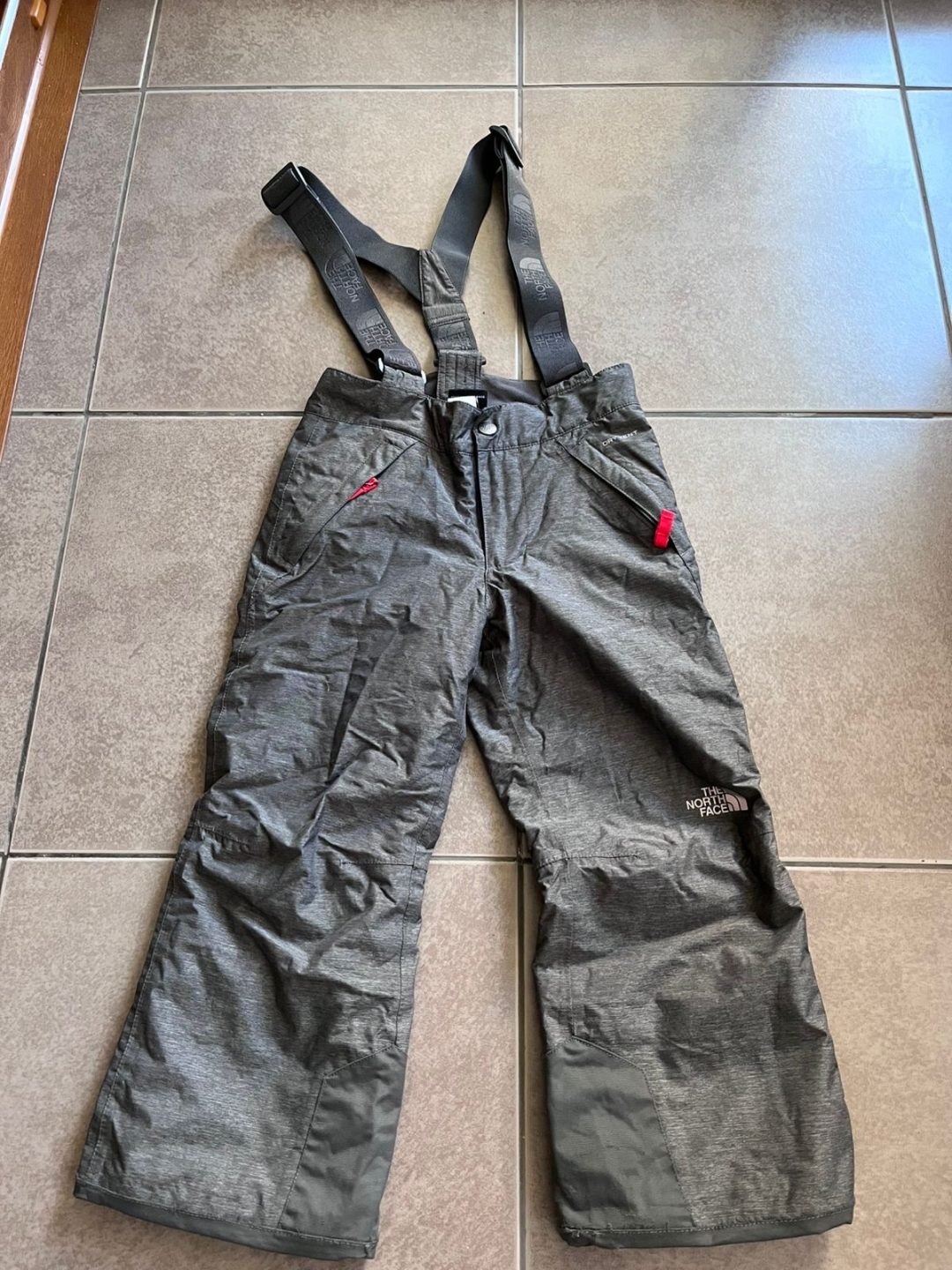 (COD: VI-09) JARDINERA NIEVE NORTHFACE XS TALLA 6 AÑOS