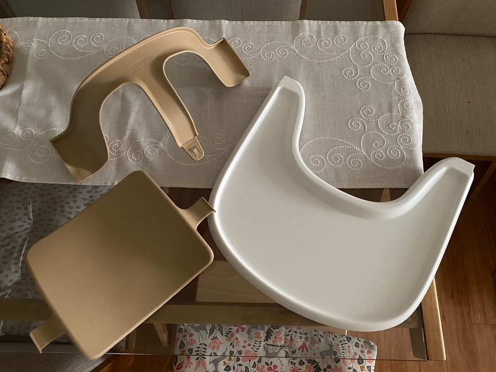(COD:BB18735) BANDEJA STOKKE + BABYSET STOKKE - Imagen 2