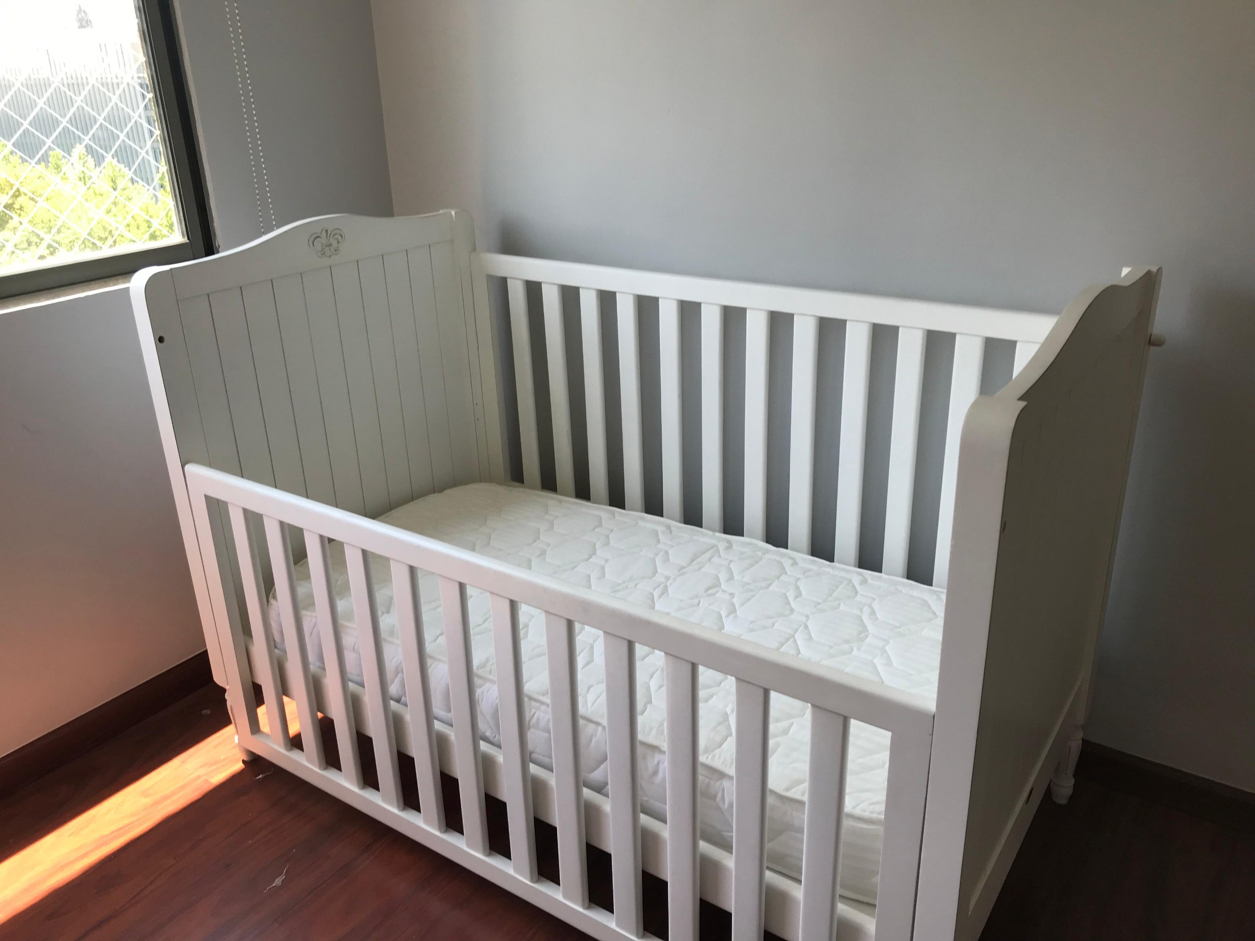 (COD:BB18889) CUNA BAMBOLA FLOR DE LIS 140 X 70 + COLCHÓN Y ACCESORIOS