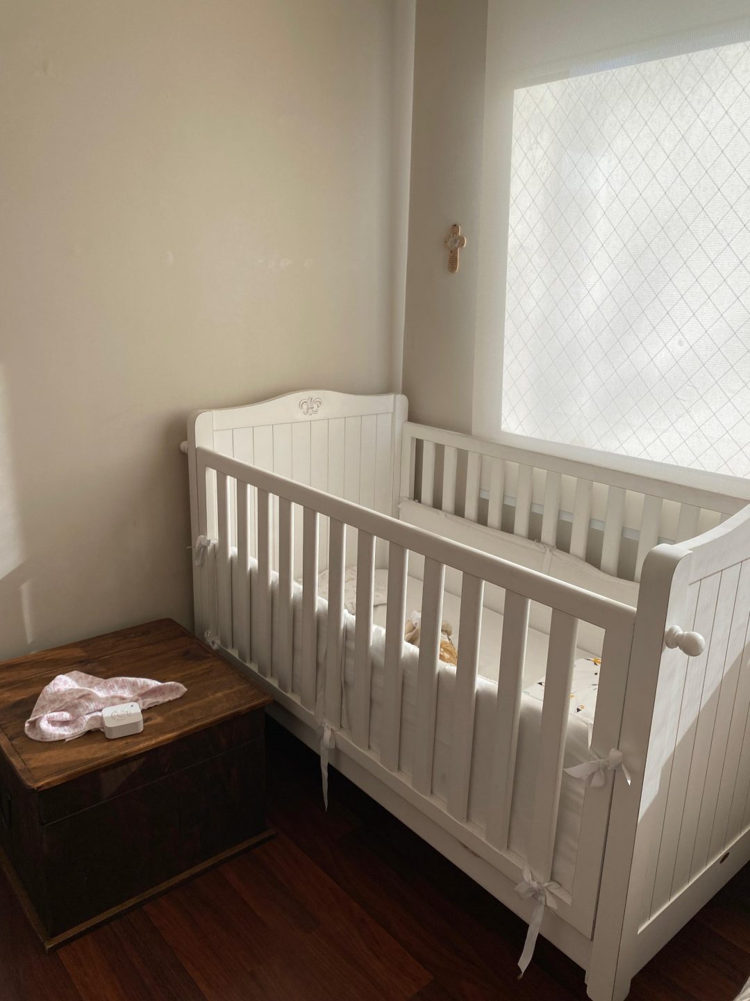 (COD:BB18889) CUNA BAMBOLA FLOR DE LIS 140 X 70 + COLCHÓN Y ACCESORIOS