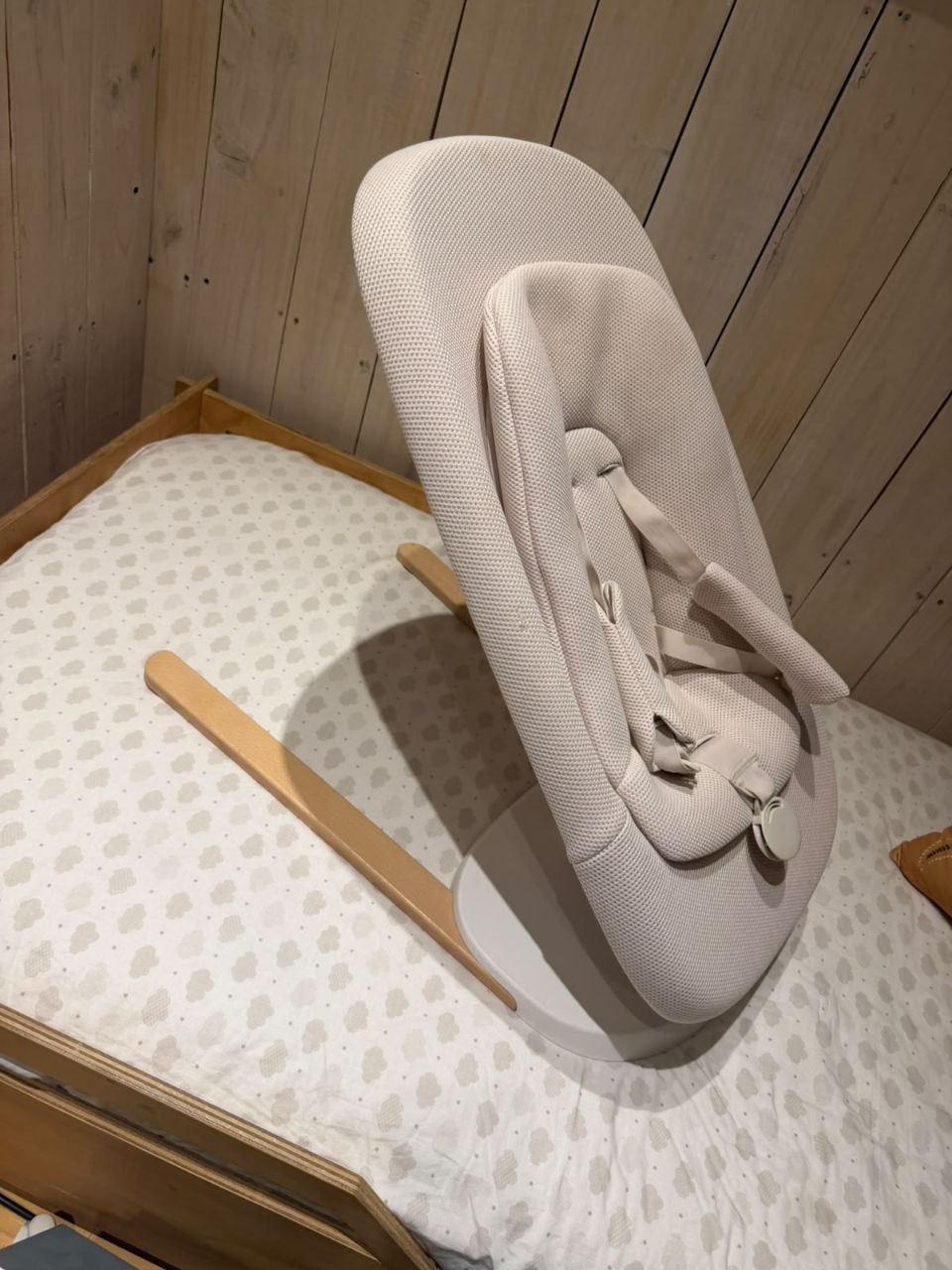(COD:BB18928) SILLA NIDO MECEDORA STOKKE YOGA LIGHT SAND